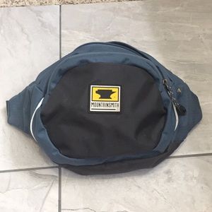 Blue and gray mountainsmith medium Fannypack